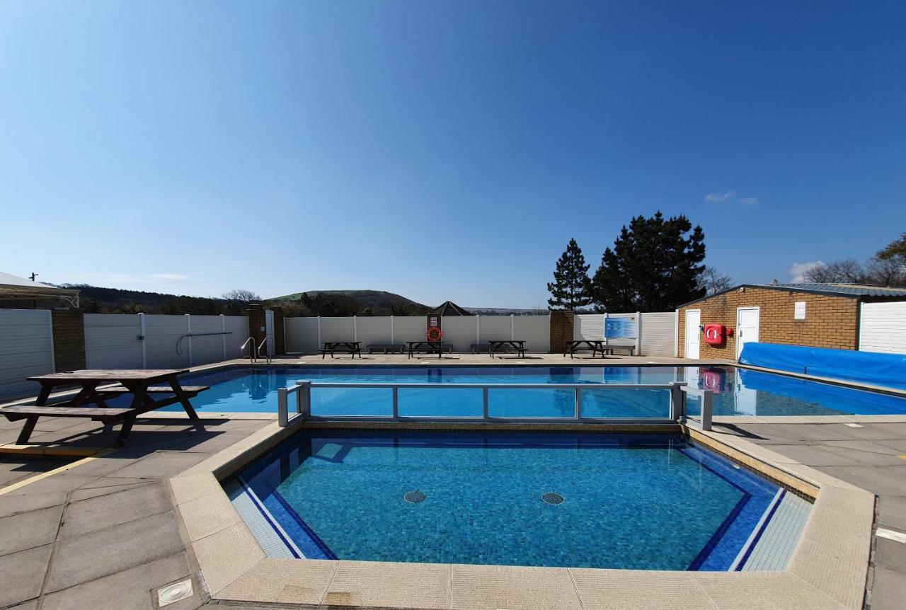 Llanrhidian Holiday Park Llanmorlais Exterior photo